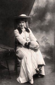 Decima Moore 1871-1964, Engelse actrice, 1907