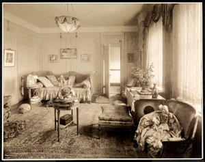 De salon van suite 1047 in het Hotel Majestic, 1925