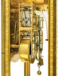 Louis XVI maand-gang gemiddelde en zonnetijd schoorsteenklok met remontoire
